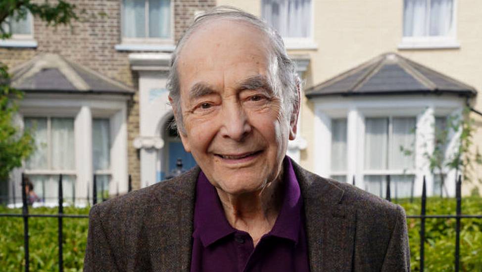 Eastenders Actor Leonard Fenton Dies Aged 95