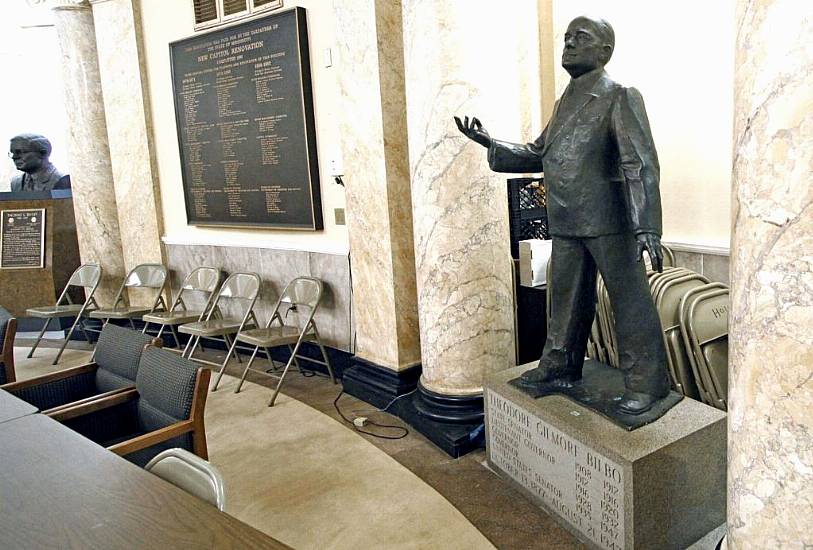 Statue Of White Supremacist Former Us State Governor Moved Out Of Sight