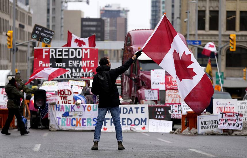 Police Move In On Protesters At Key Us-Canada Border Crossing