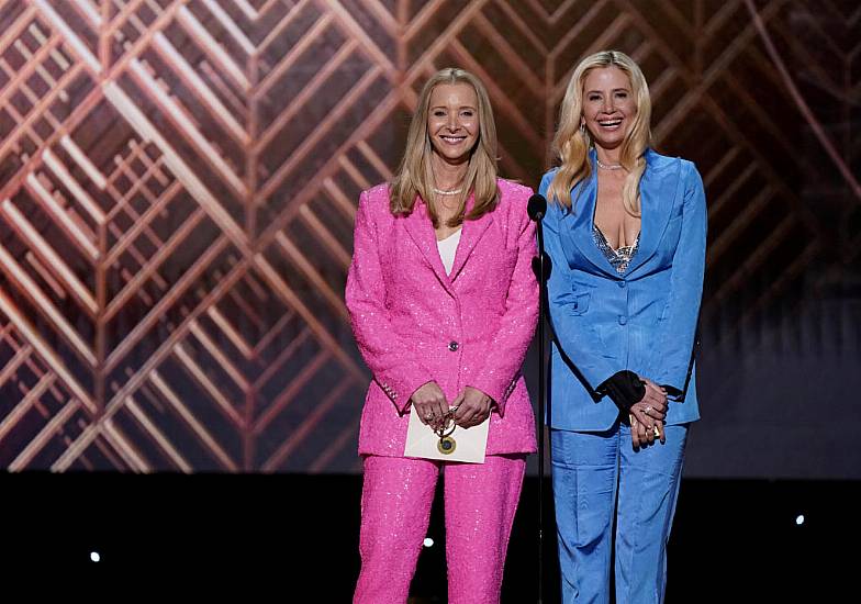 Lisa Kudrow And Mira Sorvino In Romy And Michele’s High School Reunion At Sag Awards