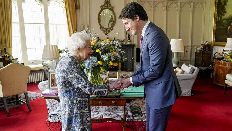 Queen Elizabeth Meets Canadian Pm For First In-Person Audience Since Catching Covid