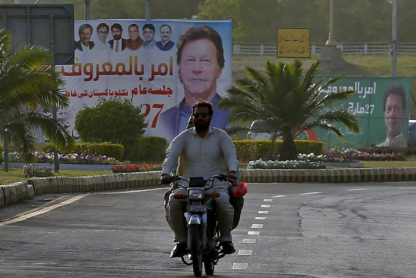 Pakistani Lawmakers Launch No-Confidence Motion Against Imran Khan