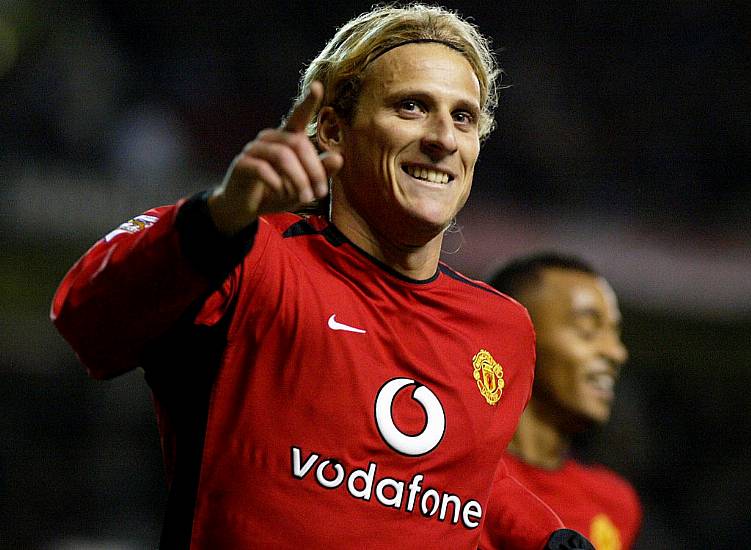 Diego Forlan Hoping Manchester United Are Competing For Trophies Next Season