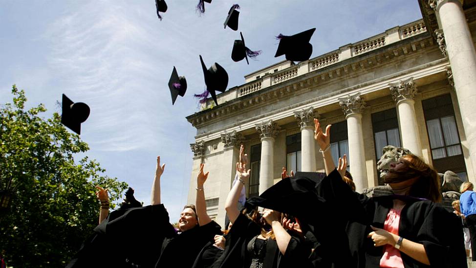 Earnings Gap Between Men And Women Graduates Grows To €125 Per Week