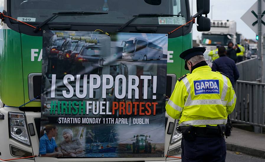 Fuel Protest Ends As Hauliers Leave Dublin