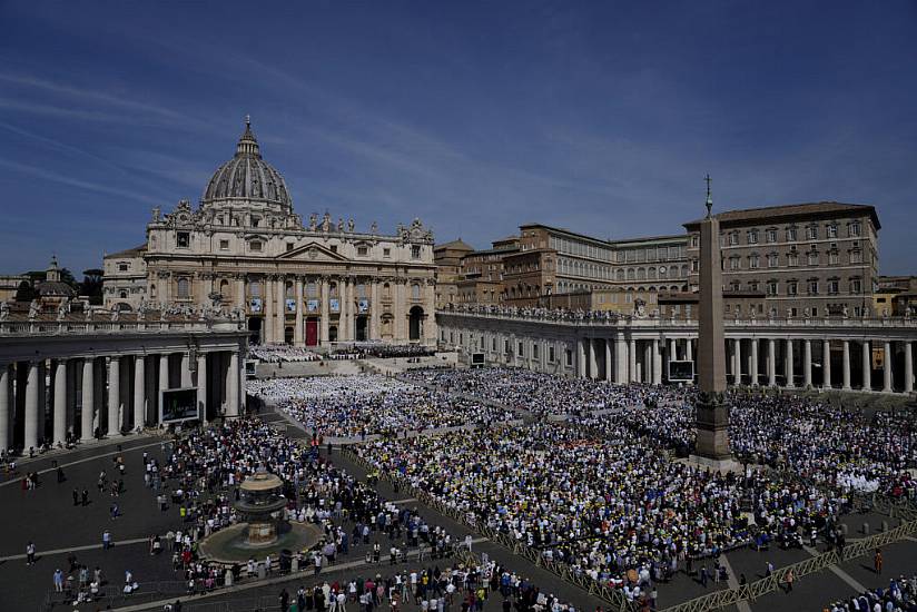 Pope Rallies From Knee Pain To Proclaim 10 Saints