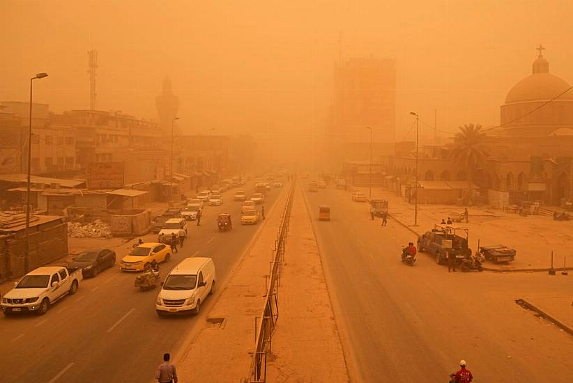 Iraqi Merchants Struggle On Amid Series Of Strong Sandstorms