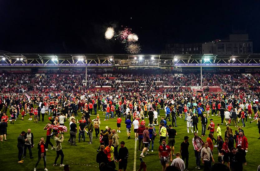 Efl Clubs Could Face Stadium Closures For Pitch Invasions