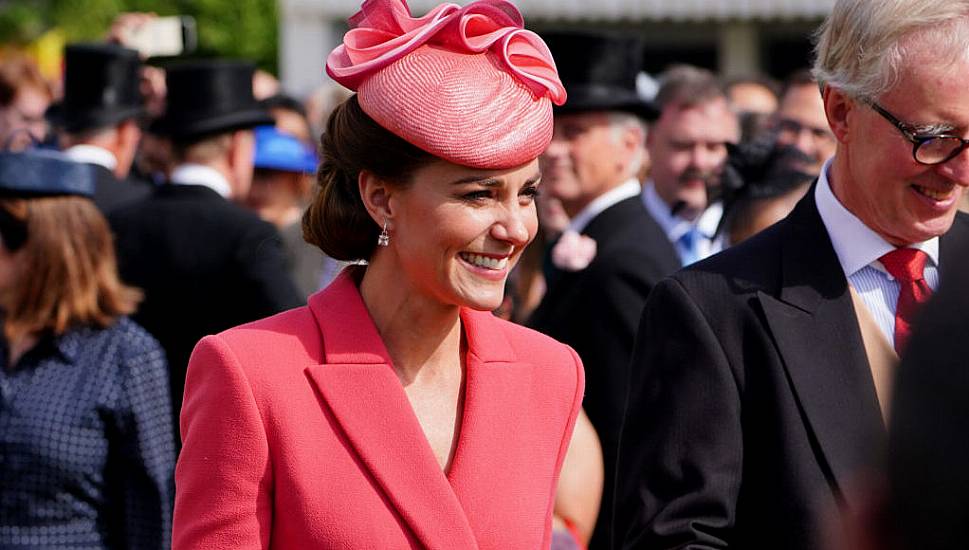 Kate Delights At Sunsoaked Buckingham Palace Garden Party