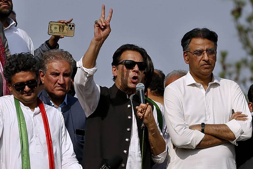 Pakistan’s Former Pm Imran Khan Calls Off Planned Sit-In But Demands Vote