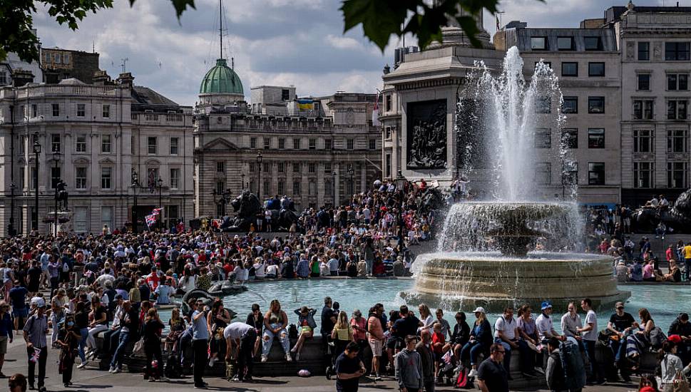 Uk Police Briefly Evacuate London's Trafalgar Square Over Suspect Car