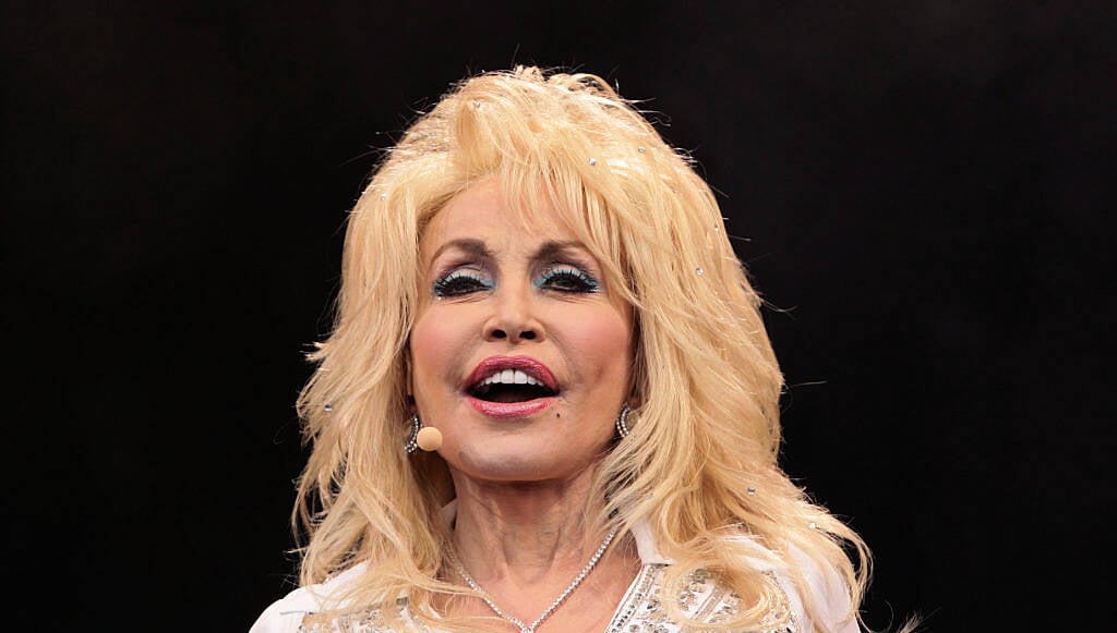 Dolly Parton thinks she's more of 'an eyesore than an icon'