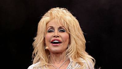 Dolly Parton Thinks She&#039;S More Of &#039;An Eyesore Than An Icon&#039;