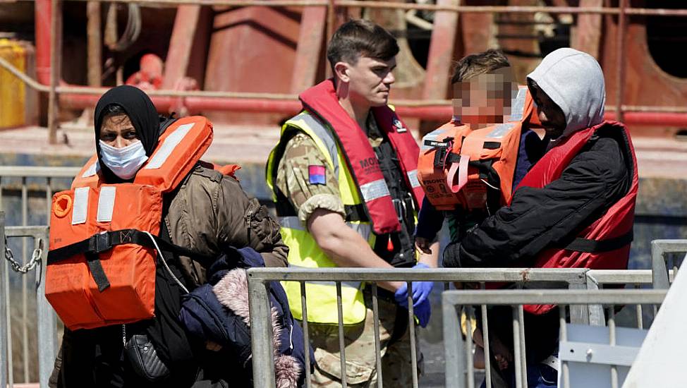 444 Refugees Brought Ashore After Attempting To Cross English Channel