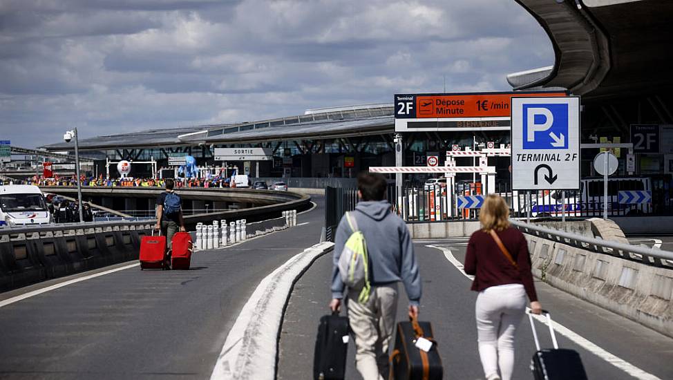 Paris Airport Workers Call Off Strikes Scheduled This Weekend