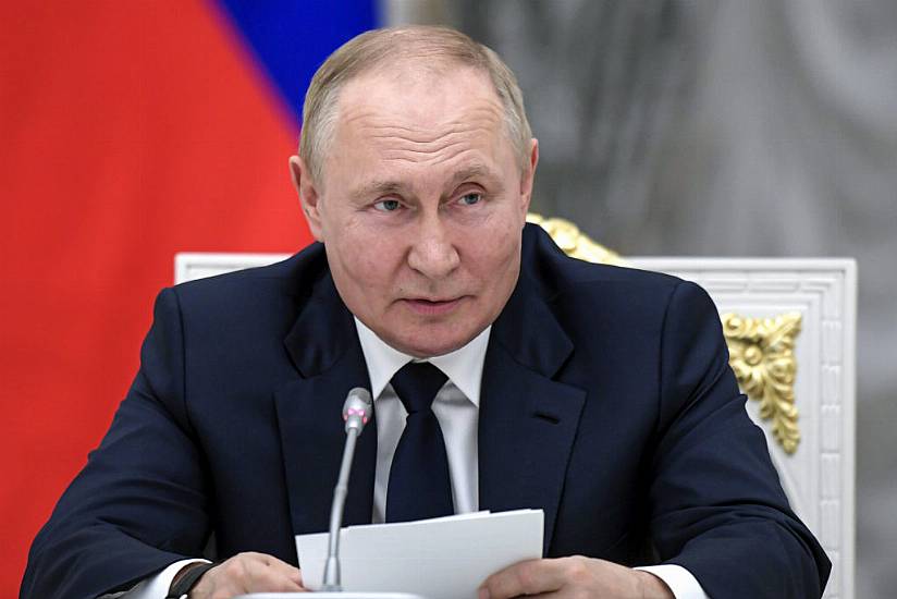 Vladimir Putin Expands Fast-Track Russian Citizenship To All Ukrainians