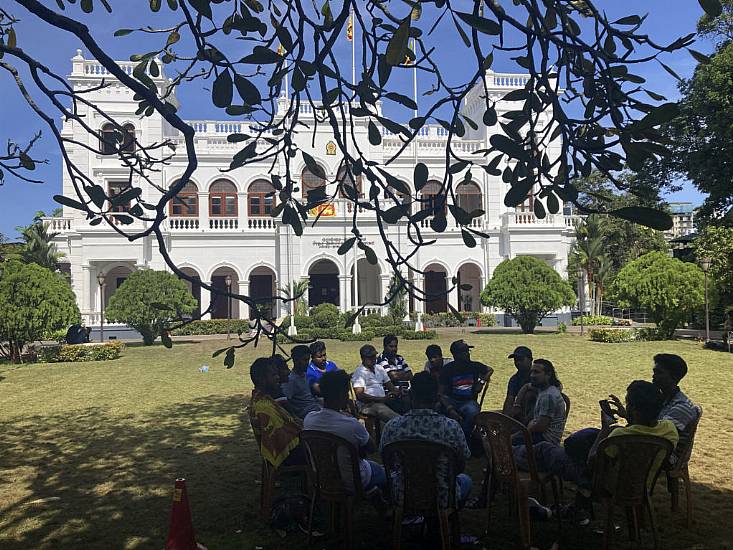 Sri Lankan Troops Barricade Parliament Against Protesters