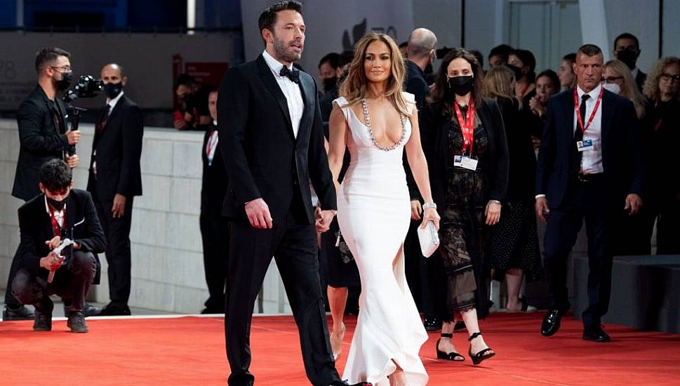 Jennifer Lopez And Ben Affleck Marry At White Wedding Chapel In Las Vegas