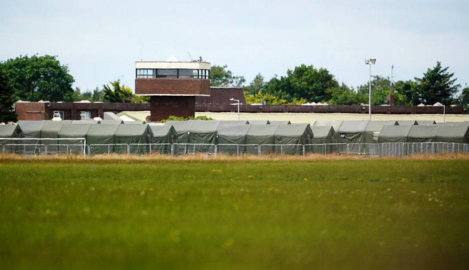 Air Conditioning In Communal Tents Only As Refugees Arrive During Heatwave