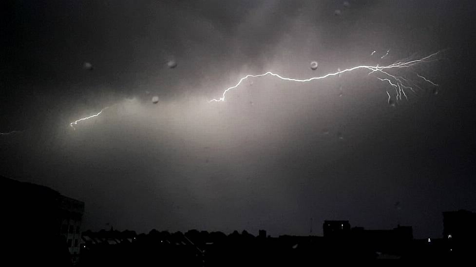 Thunderstorm Warning In Place For 17 Counties