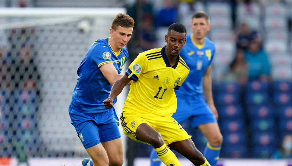 Alexander Isak On Tyneside To Seal Newcastle Move