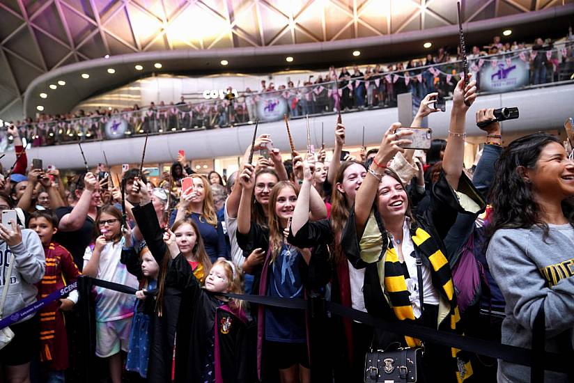 Harry Potter Fans Mark Moment Train Leaves For Hogwarts At London's King’s Cross