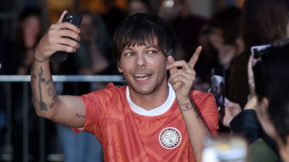 Louis Tomlinson ‘Expecting A Few Texts’ From One Direction After New Album Launch