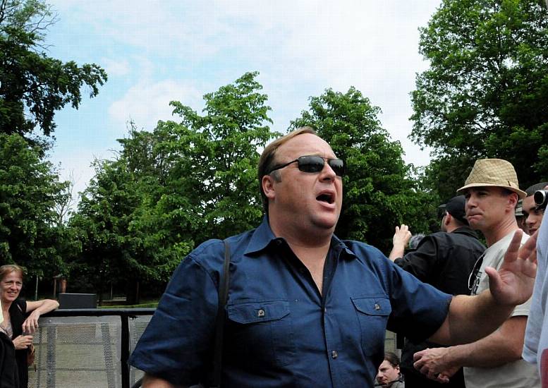 Fbi Agent At Sandy Hook Breaks Down At Trial Of Conspiracy Theorist Alex Jones