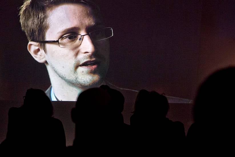 Vladimir Putin Grants Russian Citizenship To Nsa Whistleblower Edward Snowden