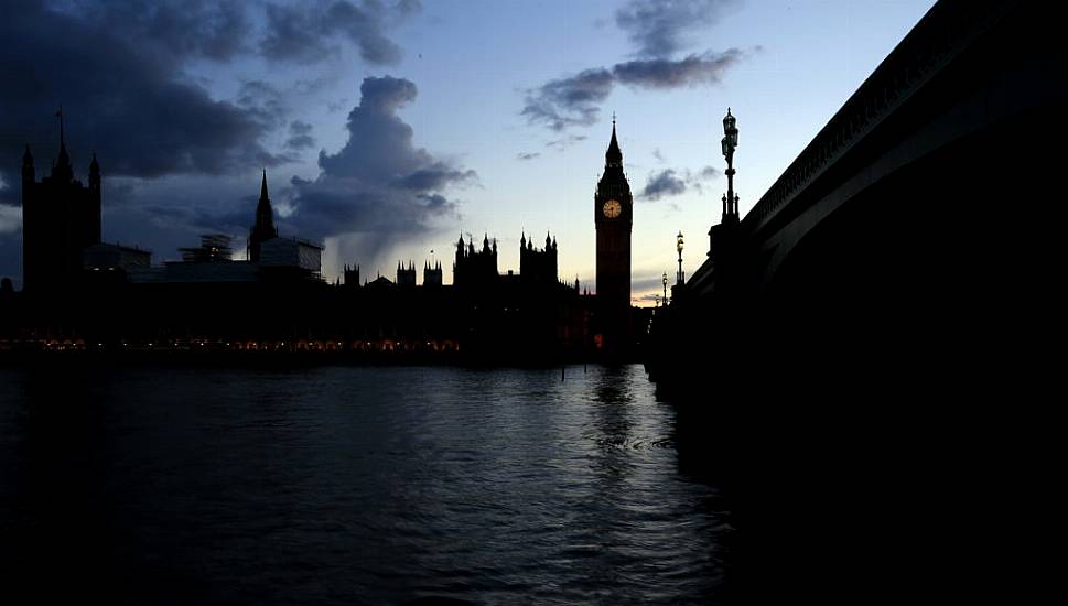 Uk Government Defeats Bid To Ban Fracking Amid Chaotic Commons Scenes