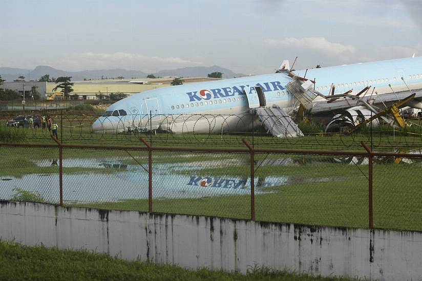 Philippines Airport Partially Reopens Despite Stuck Plane