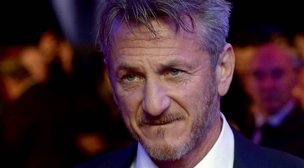 Sean Penn Gives One Of His Oscars To Ukrainian President Volodymyr Zelensky