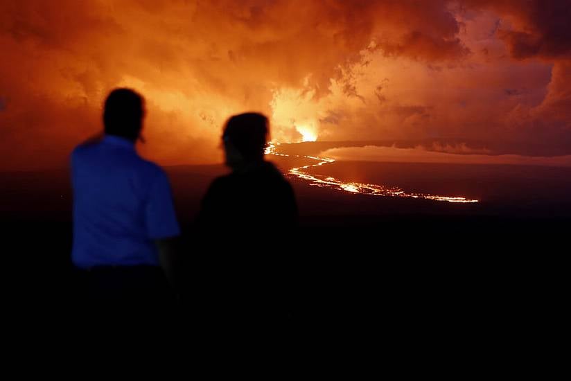 Hawaiian Volcano Eruption Draws Spectators