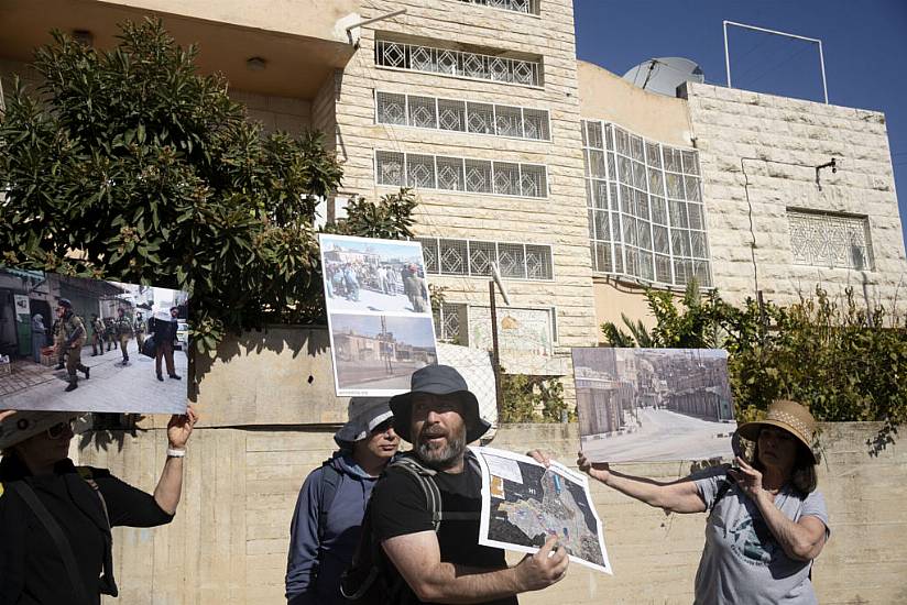 Israeli Peace Activists In Show Of Solidarity With Palestinians In West Bank