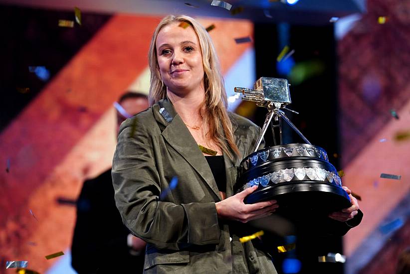 England Star Beth Mead Wins Bbc Sports Personality Of The Year Award