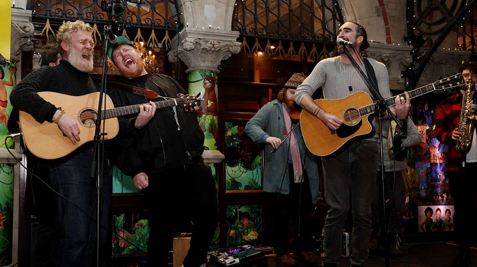 Glen Hansard Calls Out Division Over Housing As Christmas Eve Charity Busk Returns