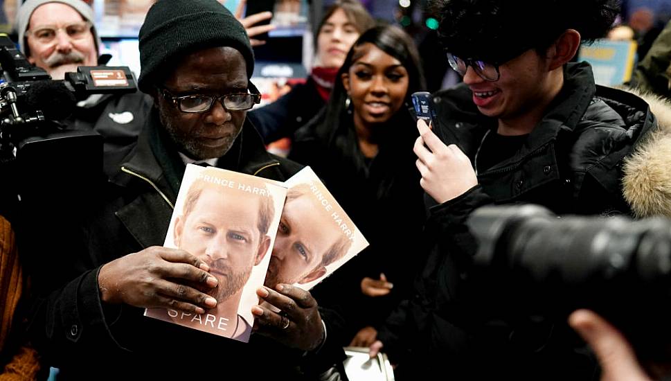 Fans Queue To Buy Harry’s Memoir At Midnight To Read Story From ‘Horse’s Mouth’