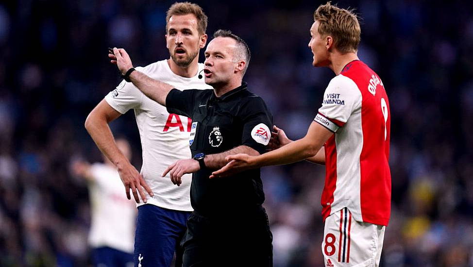 Antonio Conte Calls On Tottenham And Arsenal Players To Show Referee Respect