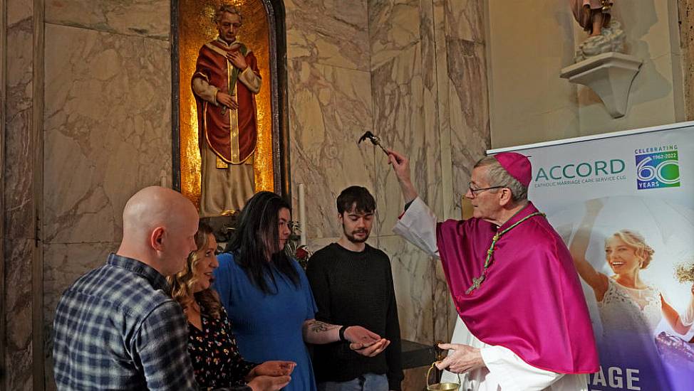 Lovestruck Couples Visit Shrine To St Valentine In Dublin