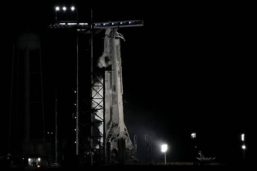 Last-Minute Problem Keeps Spacex Rocket Grounded