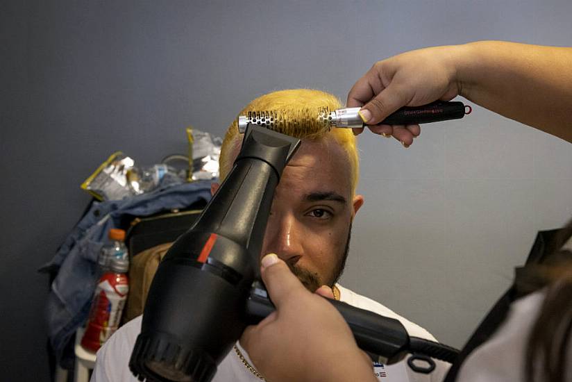 Puerto Rico Breaks World Record As Baseball Fans Go Blond