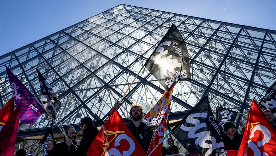 French Pension Protest Blocks Entry To Louvre Museum