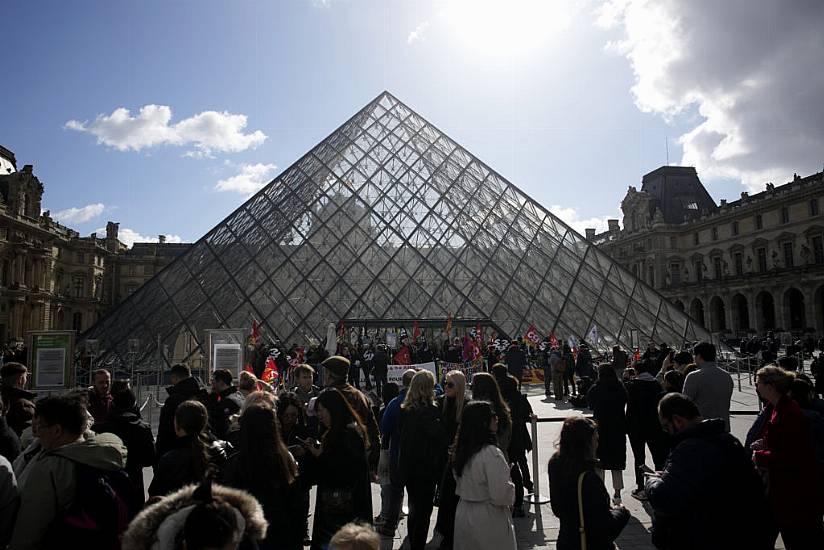 Louvre Staff Block Entrances As Part Of Pension Protest