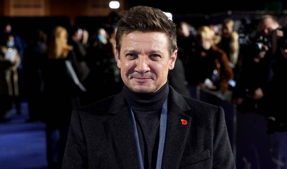 Jeremy Renner Appears On First Us Late Night Tv Show Since Snowplough Accident