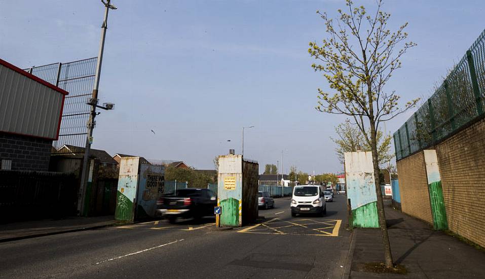 Police Attacked By Youths At Belfast Peace Wall