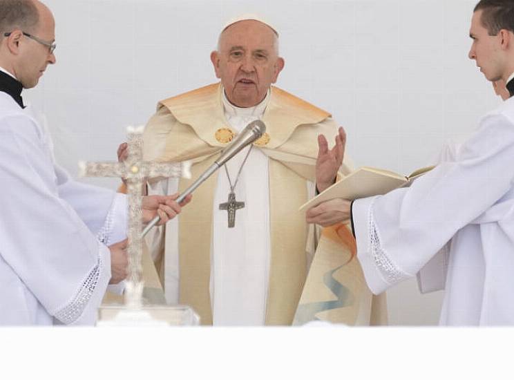 Pope Urges Hungary To ‘Open Doors To Others’ During Mass On Banks Of Danube