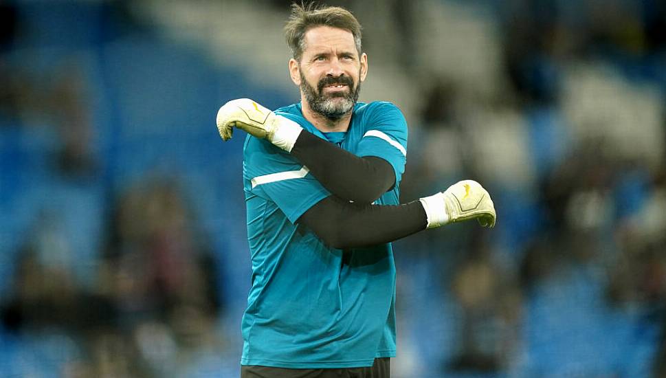 Scott Carson Commits To Manchester City With New 12-Month Deal