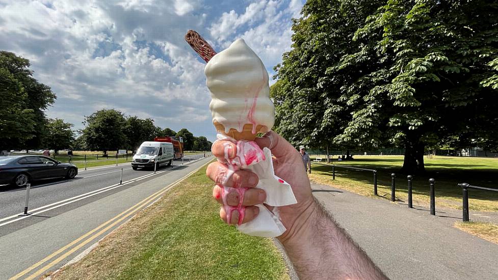 Cadbury Flake Deemed Too Crumbly For 99 Cones, Say Ice Cream Sellers