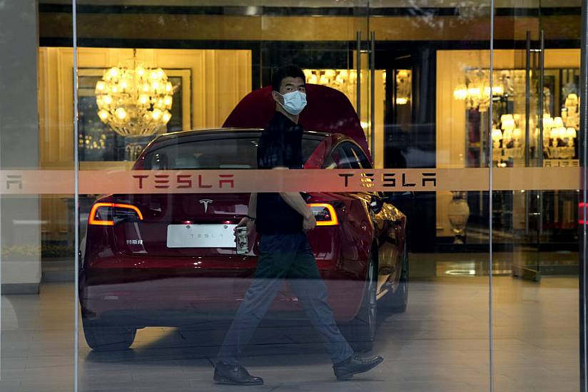 Elon Musk Meets Chinese Industry Minister To Discuss Electric Cars