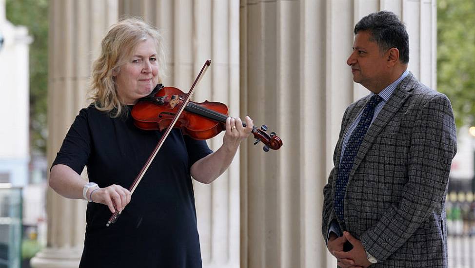 Woman Who Played Violin During Brain Surgery Reunites With Doctor